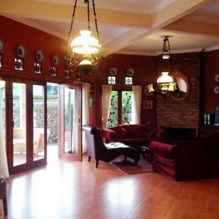 Villa Riri By The London Living Depok Exteriér fotografie